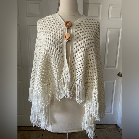 Chic Cream Knit Poncho with Fringe Accents - Picture 1 of 5